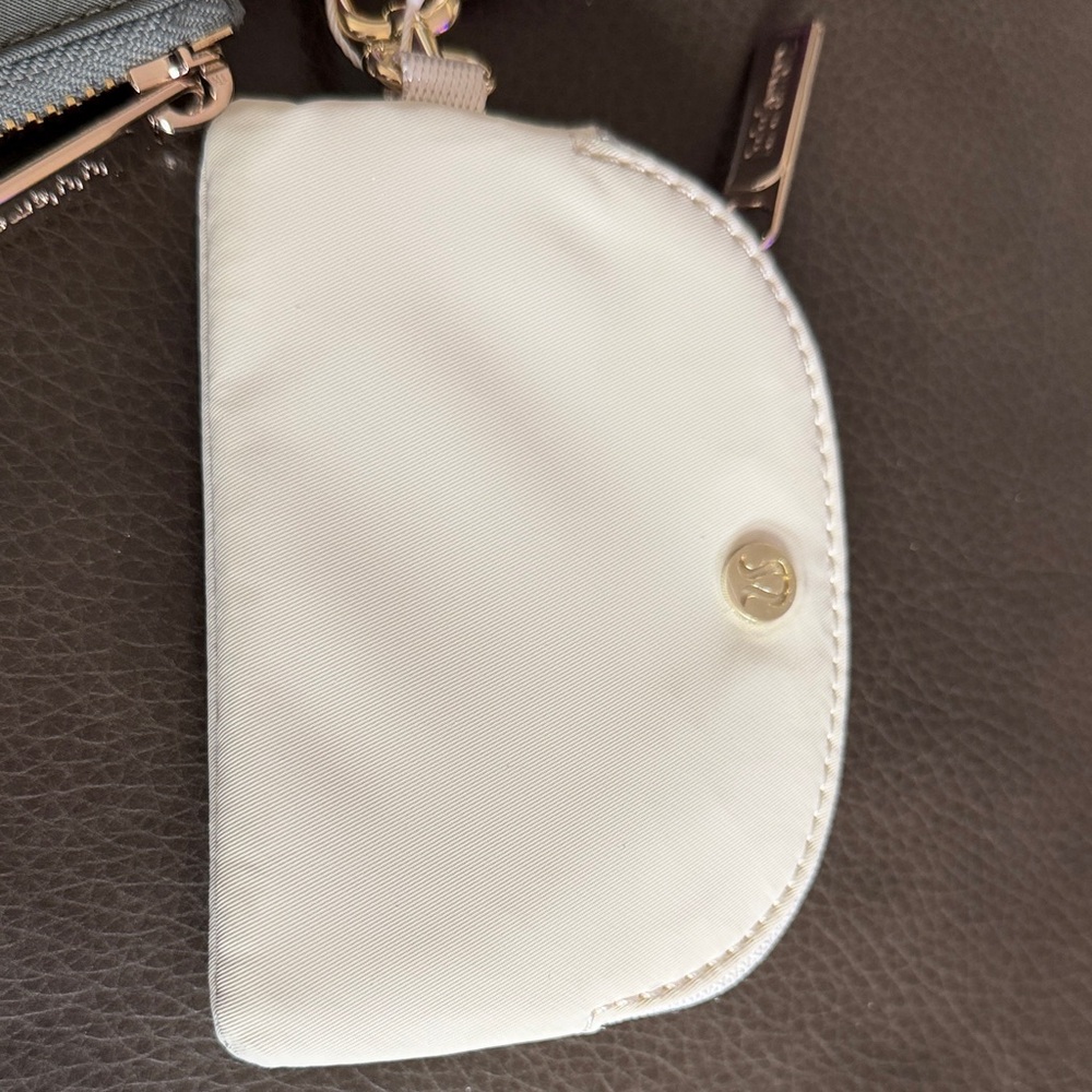 lululemon athletica Green and Cream Wallet Set - Picture 3 of 4